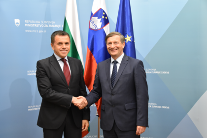 Посланик Димитър Абаджиев се срещна с вицепремиера и министър на външните работи на Словения
